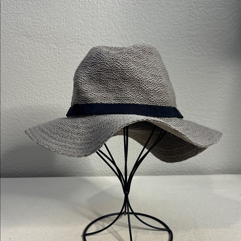 🛍️ 4 for $25 Charlotte Russe Gray Knit Hat